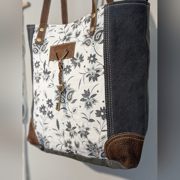 Myra Bag Canvas Floral Print Paisley Key Fob Large Tote Bag - Picture 3 of 16